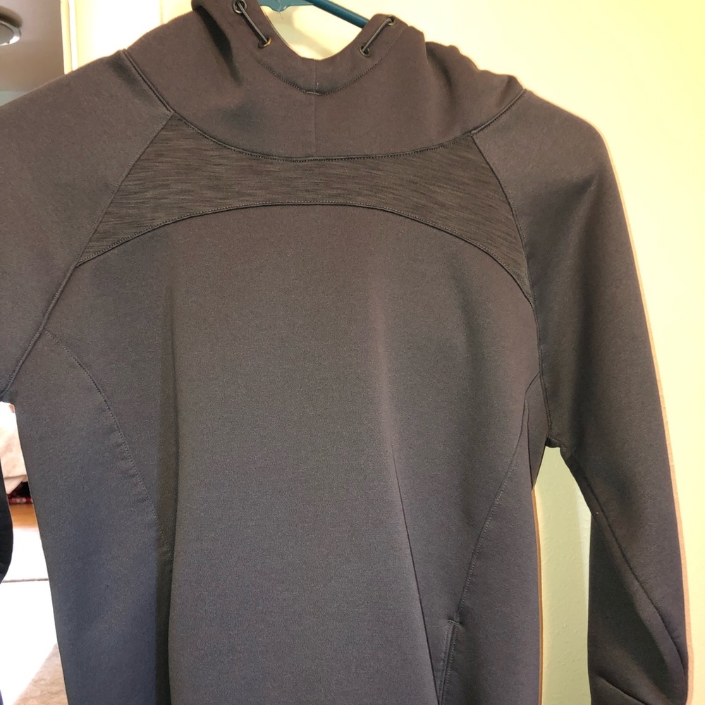 Women’s Under Armour sweatshirt